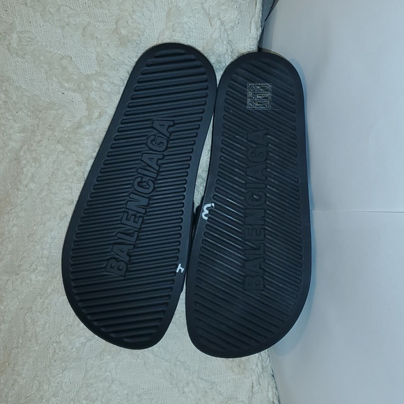 BALENCIAGA Cities New York Logo Slides - Picture 9 of 14